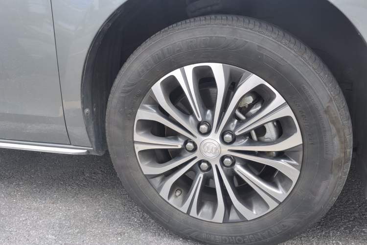 Used Buick GL8 2023 Land Executive Class Comfort Model Right Front Wheel Hub