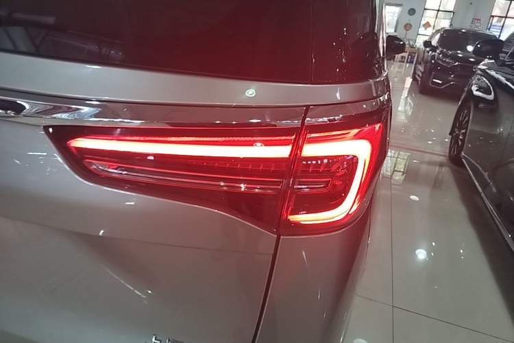 Used Buick GL8 2023 ES Lu Zun Deluxe Model Right Rear Taillight