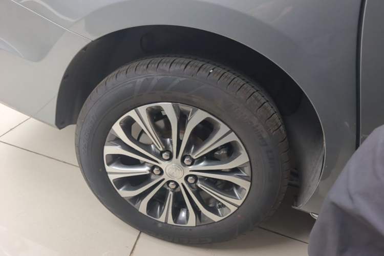 Used Buick GL8 2023 Land Executive Class Comfort Model Right Rear Wheel Hub