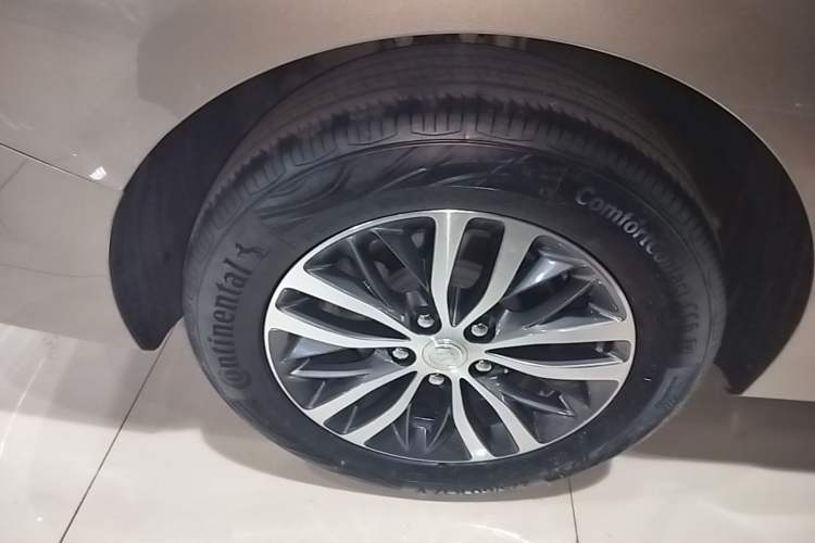 Used Buick GL8 2023 ES Lu Zun Deluxe Model Right Rear Wheel Hub