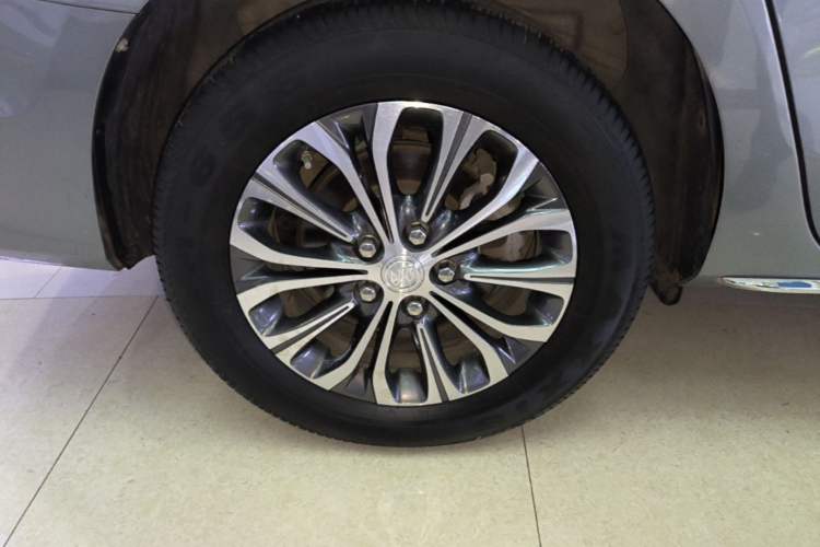 Used Buick GL8 2023 Land Executive Class Comfort Model Right Rear Wheel Hub