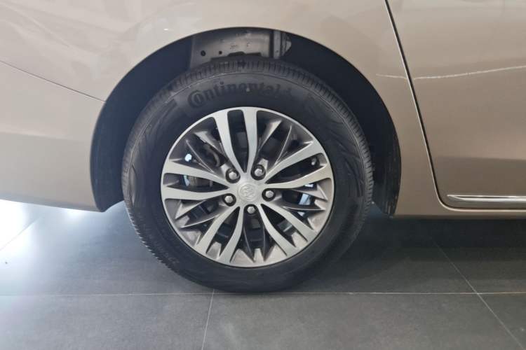 Used Buick GL8 2023 ES Lu Zun Deluxe Model Right Rear Wheel Hub