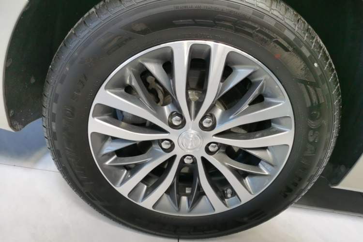 Used Buick GL8 2023 ES Lu Zun Deluxe Model Right Rear Wheel Hub