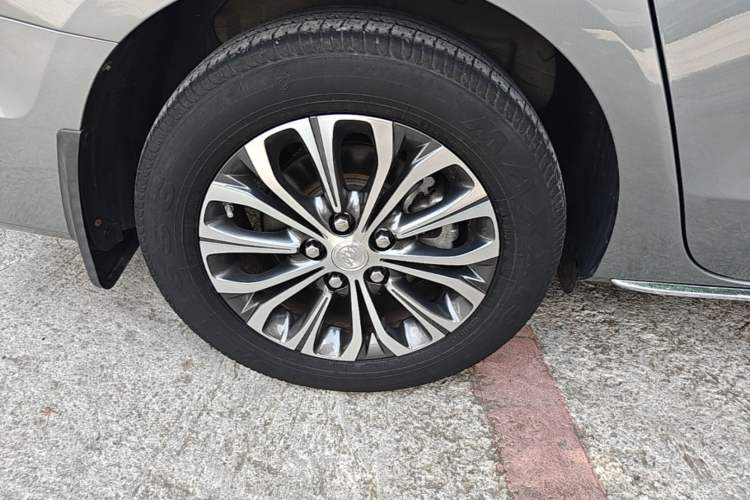 Used Buick GL8 2023 Land Executive Class Comfort Model Right Rear Wheel Hub