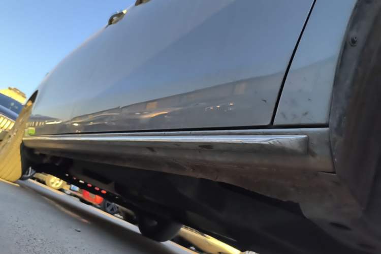 Used Buick GL8 2023 Facelifted Land Cruiser Executive Luxury Version Right Side Sill