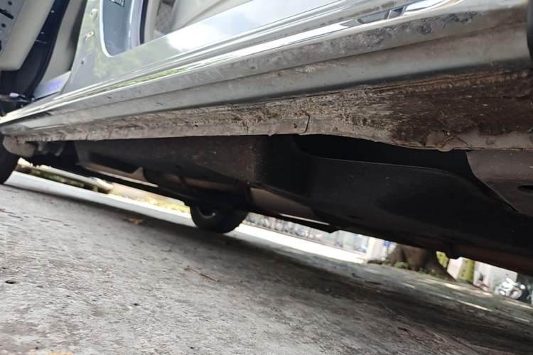 Used Buick GL8 2023 Land Executive Class Comfort Model Right Side Sill