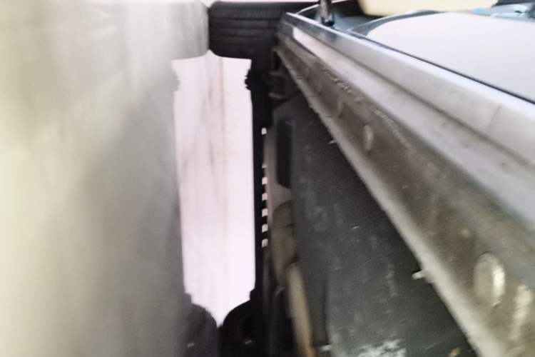 Used Buick GL8 2023 Land Executive Class Deluxe Model Right Side Sill