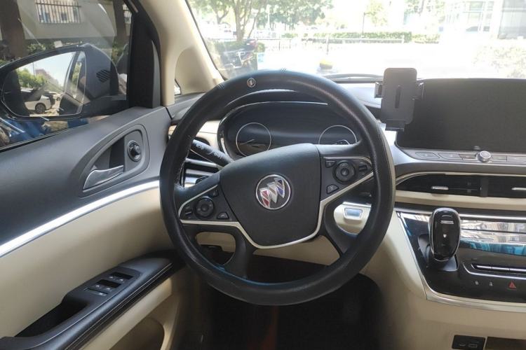 Used Buick GL8 2023 Facelifted Land Cruiser Executive Luxury Version Steering Wheel