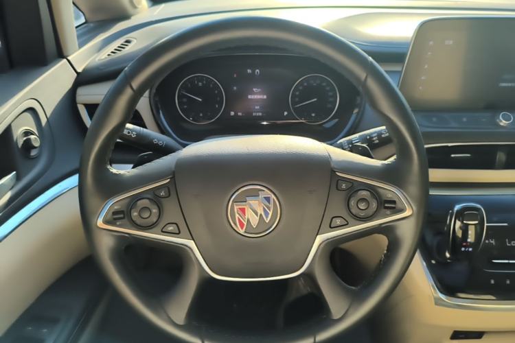 Used Buick GL8 2023 Facelifted Land Cruiser Executive Luxury Version Steering Wheel