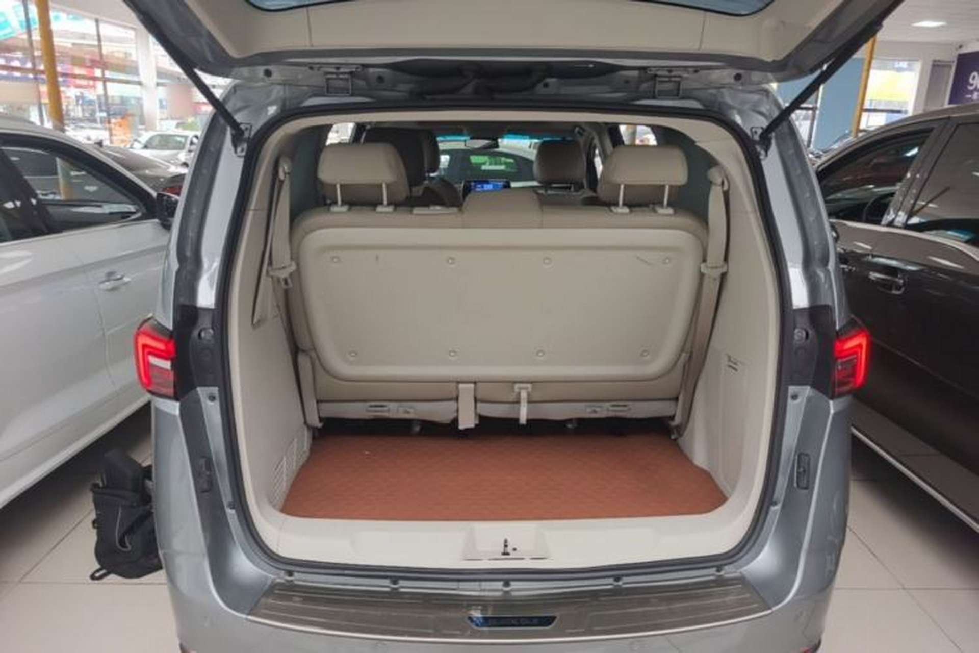 Used Buick GL8 2023 Land Executive Class Comfort Model Trunk