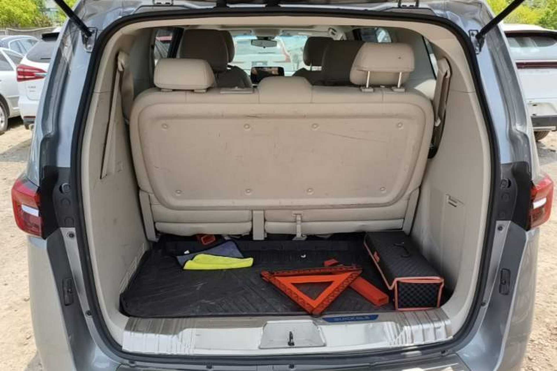 Used Buick GL8 2023 Land Executive Class Comfort Model Trunk