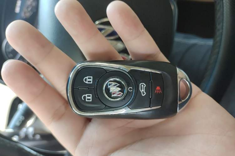 Used Buick GL8 2023 Facelifted Land Cruiser Executive Luxury Version Vehicle Key