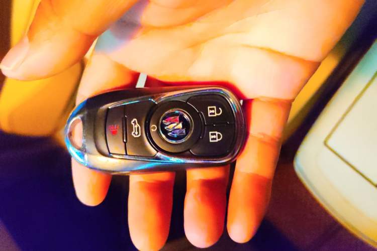Used Buick GL8 2023 Facelifted Land Cruiser Executive Luxury Version Vehicle Key