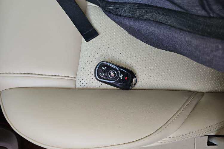 Used Buick GL8 2023 ES Lu Zun Comfort Model Vehicle Key