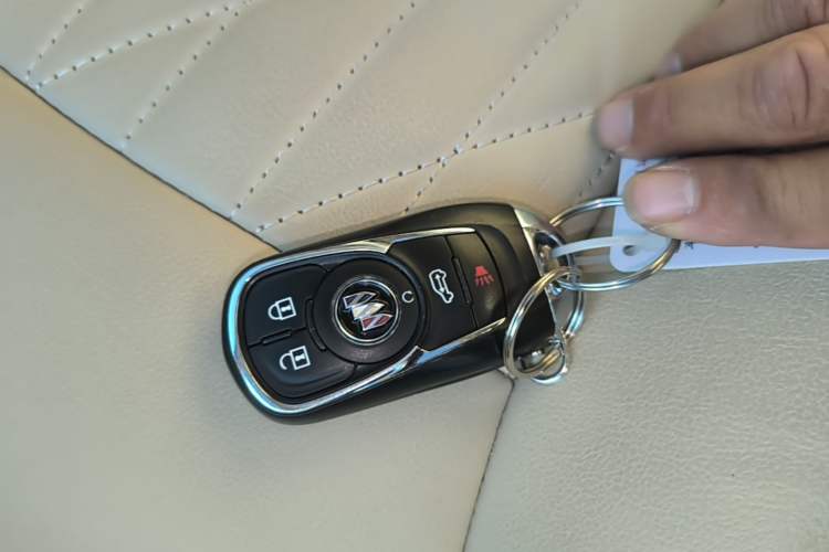 Used Buick GL8 2023 Facelifted Land Cruiser Executive Luxury Version Vehicle Key