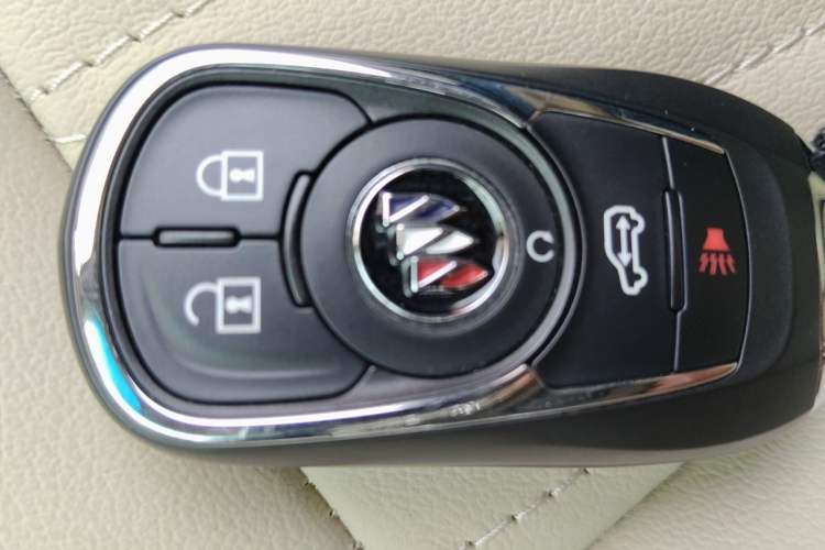 Used Buick GL8 2023 Facelifted Land Cruiser Executive Luxury Version Vehicle Key