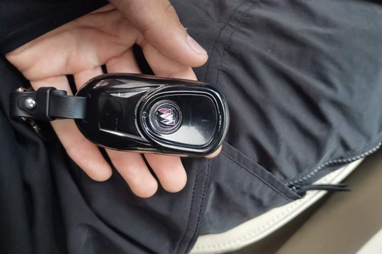 Used Buick GL8 2023 Facelifted Land Cruiser Executive Luxury Version Vehicle Key