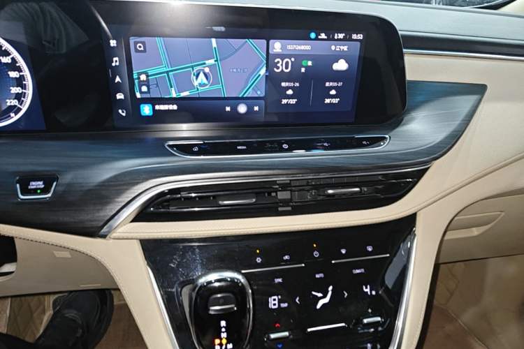 Used Buick GL8 2023 ES Lu Zun Deluxe Model Audio And AC Panel