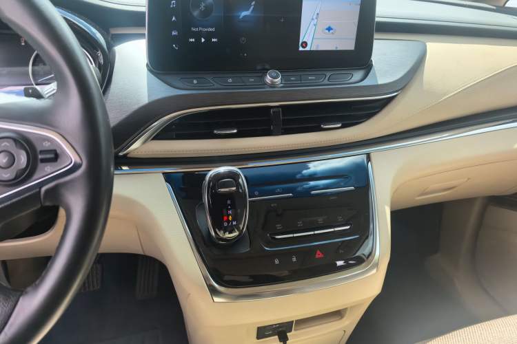 Used Buick GL8 2023 Facelifted Land Cruiser Executive Luxury Version Audio And AC Panel