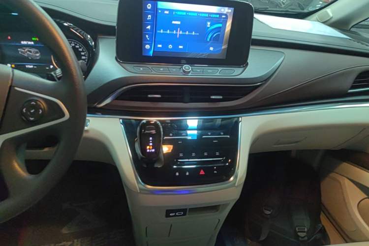 Used Buick GL8 2023 Land Executive Class Comfort Model Audio And AC Panel