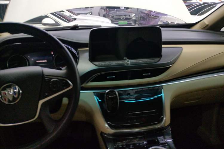 Used Buick GL8 2023 Facelifted Land Cruiser Executive Luxury Version Audio And AC Panel