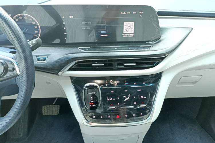 Used Buick GL8 2023 Avenir Avia Four-Seat Prestige Edition Audio And AC Panel