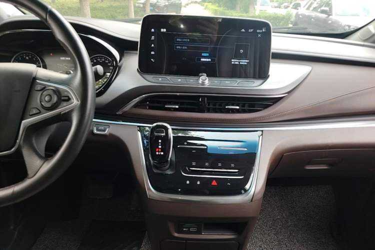 Used Buick GL8 2023 Land Executive Class 652T Luxury Model Audio And AC Panel