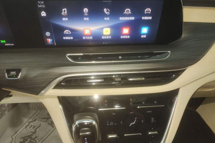 Used Buick GL8 2023 ES Lu Zun Deluxe Model Audio And AC Panel
