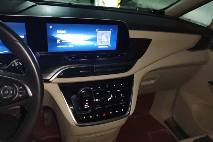 Used Buick GL8 2023 ES Lu Zun Deluxe Model Audio And AC Panel