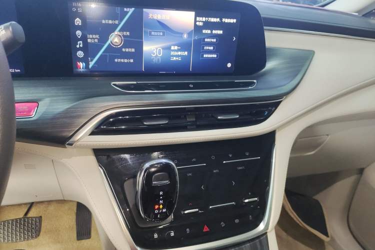 Used Buick GL8 2023 ES Lu Zun Comfort Model Audio And AC Panel