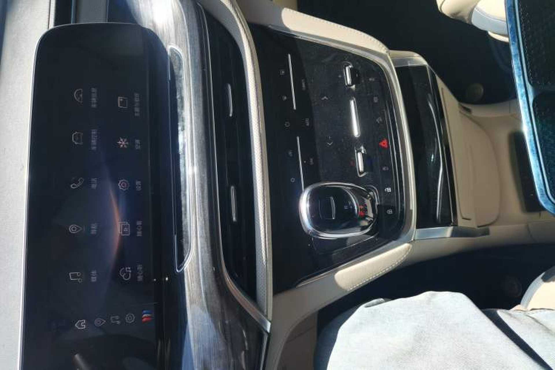 Used Buick GL8 2023 ES Lu Zun Comfort Model Audio And AC Panel