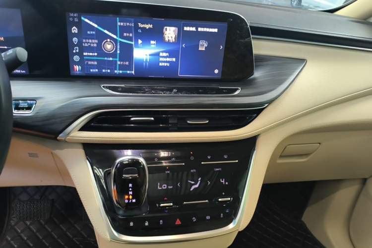 Used Buick GL8 2023 ES Lu Zun Deluxe Model Audio And AC Panel