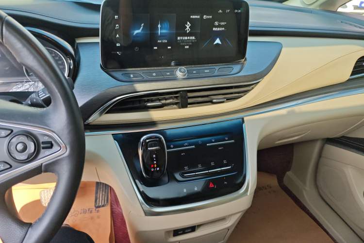 Used Buick GL8 2023 Facelifted Land Cruiser Executive Luxury Version Audio And AC Panel