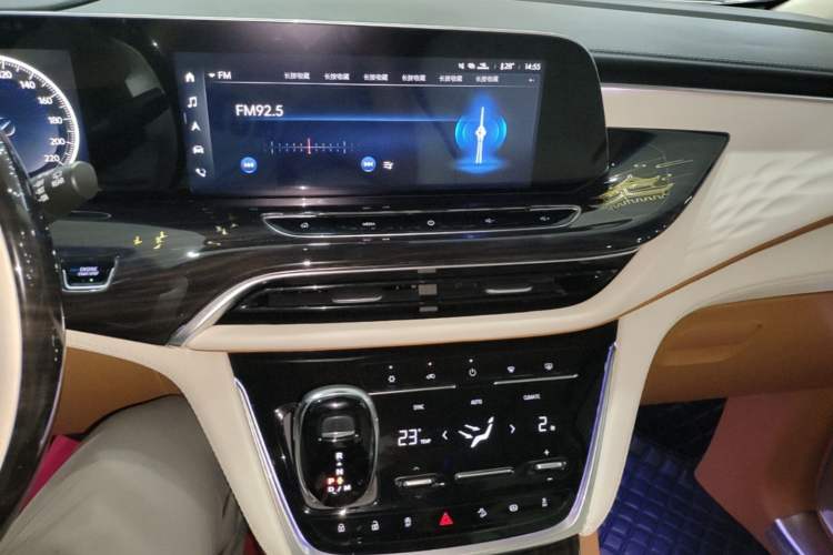 Used Buick GL8 2023 ES Lu Zun Deluxe Model Audio And AC Panel