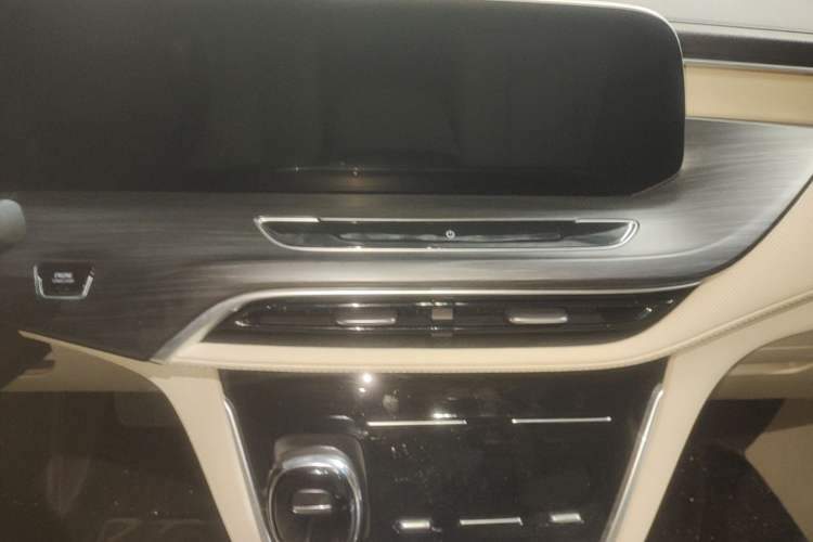 Used Buick GL8 2023 ES Lu Zun Deluxe Model Audio And AC Panel