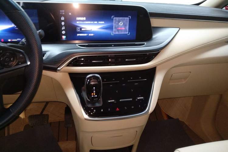 Used Buick GL8 2023 ES Lu Zun Deluxe Model Audio And AC Panel