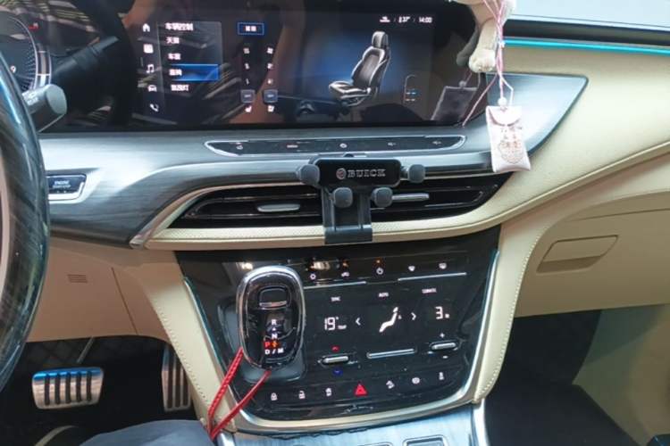 Used Buick GL8 2023 ES Lu Zun Deluxe Model Audio And AC Panel