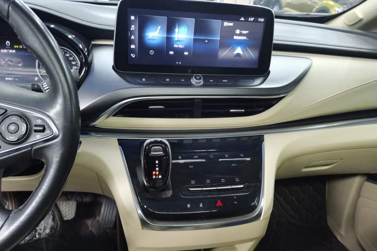 Used Buick GL8 2023 Facelifted Land Cruiser Executive Luxury Version Audio And AC Panel