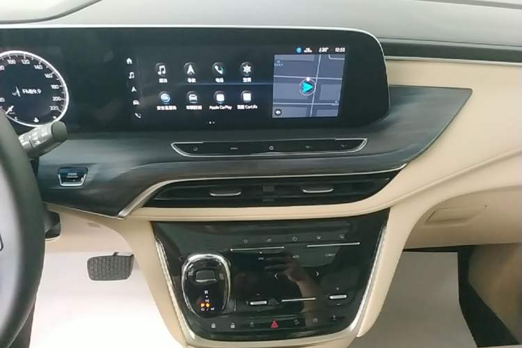 Used Buick GL8 2023 ES Lu Zun Deluxe Model Audio And AC Panel