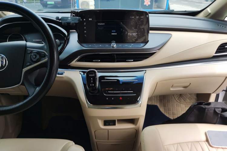 Used Buick GL8 2023 Facelifted Land Cruiser Executive Luxury Version Audio And AC Panel