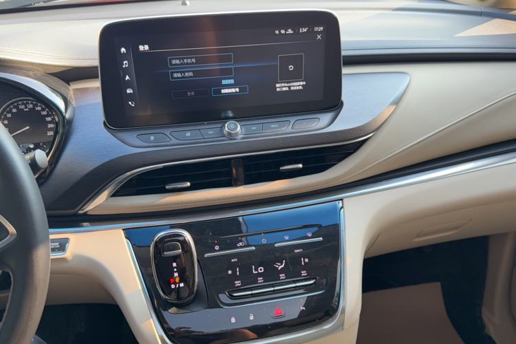 Used Buick GL8 2023 Facelifted Land Cruiser Executive Luxury Version Audio And AC Panel