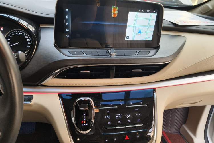 Used Buick GL8 2023 Facelifted Land Cruiser Executive Luxury Version Audio And AC Panel