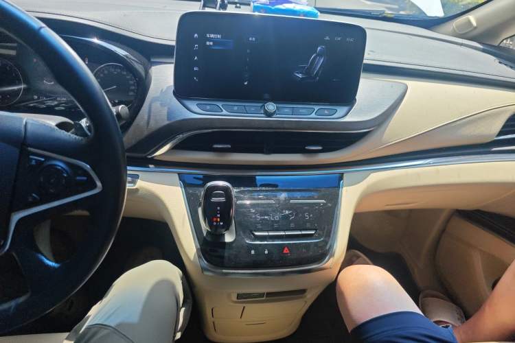 Used Buick GL8 2023 Facelifted Land Cruiser Executive Luxury Version Audio And AC Panel