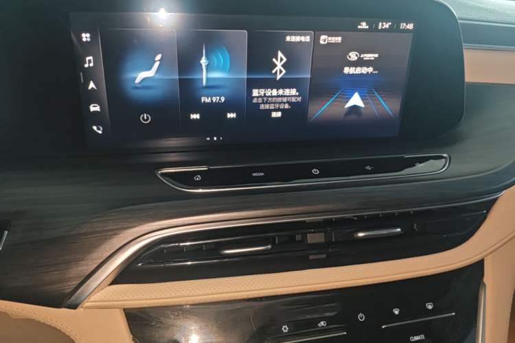 Used Buick GL8 2023 ES Lu Zun Deluxe Model Audio And AC Panel