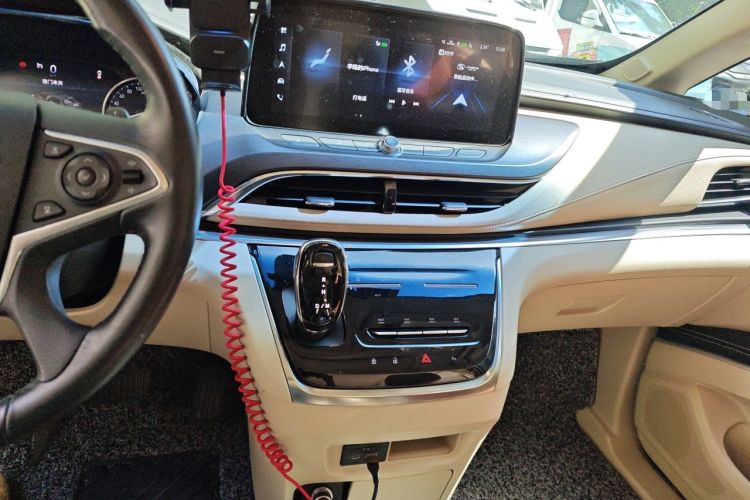 Used Buick GL8 2023 Facelifted Land Cruiser Executive Luxury Version Audio And AC Panel