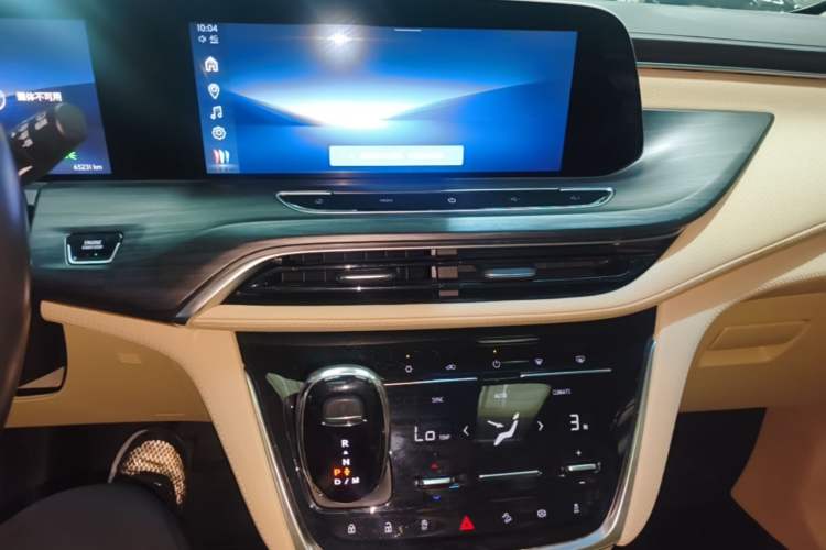 Used Buick GL8 2023 ES Lu Zun Deluxe Model Audio And AC Panel