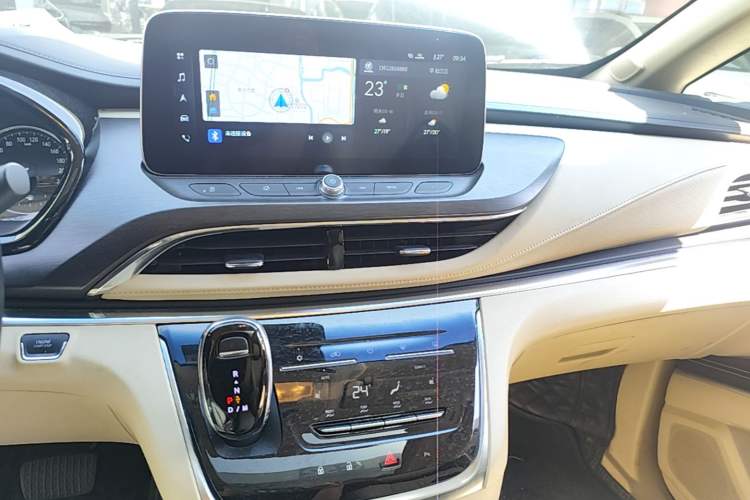 Used Buick GL8 2023 Facelifted Land Cruiser Executive Luxury Version Audio And AC Panel