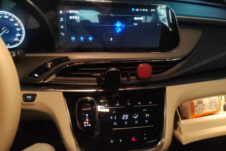 Used Buick GL8 2023 Land Executive Class Smart Enjoyment Model Audio And AC Panel