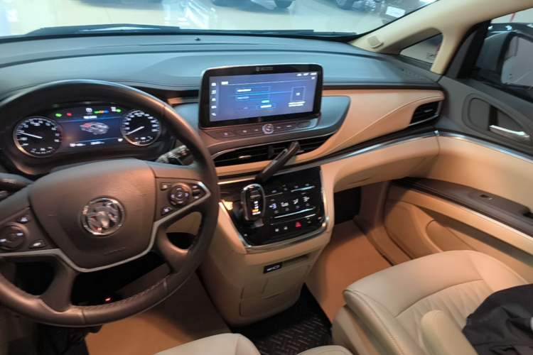 Used Buick GL8 2023 Facelifted Land Cruiser Executive Luxury Version Audio And AC Panel