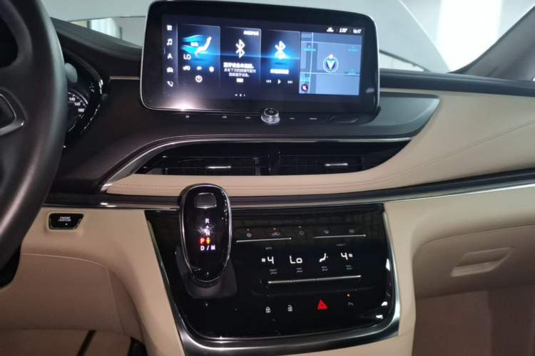 Used Buick GL8 2023 Facelifted Land Cruiser Executive Luxury Version Audio And AC Panel